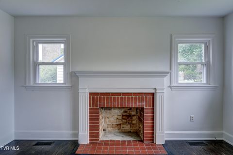 Tiny photo for 715 Ohio Avenue, Erwin, TN 37650 (MLS # 9984471)