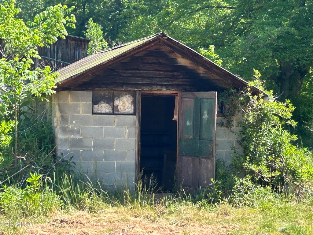 Photo of 1684 Draft Road, Butler, TN 37640 (MLS # 9995911)