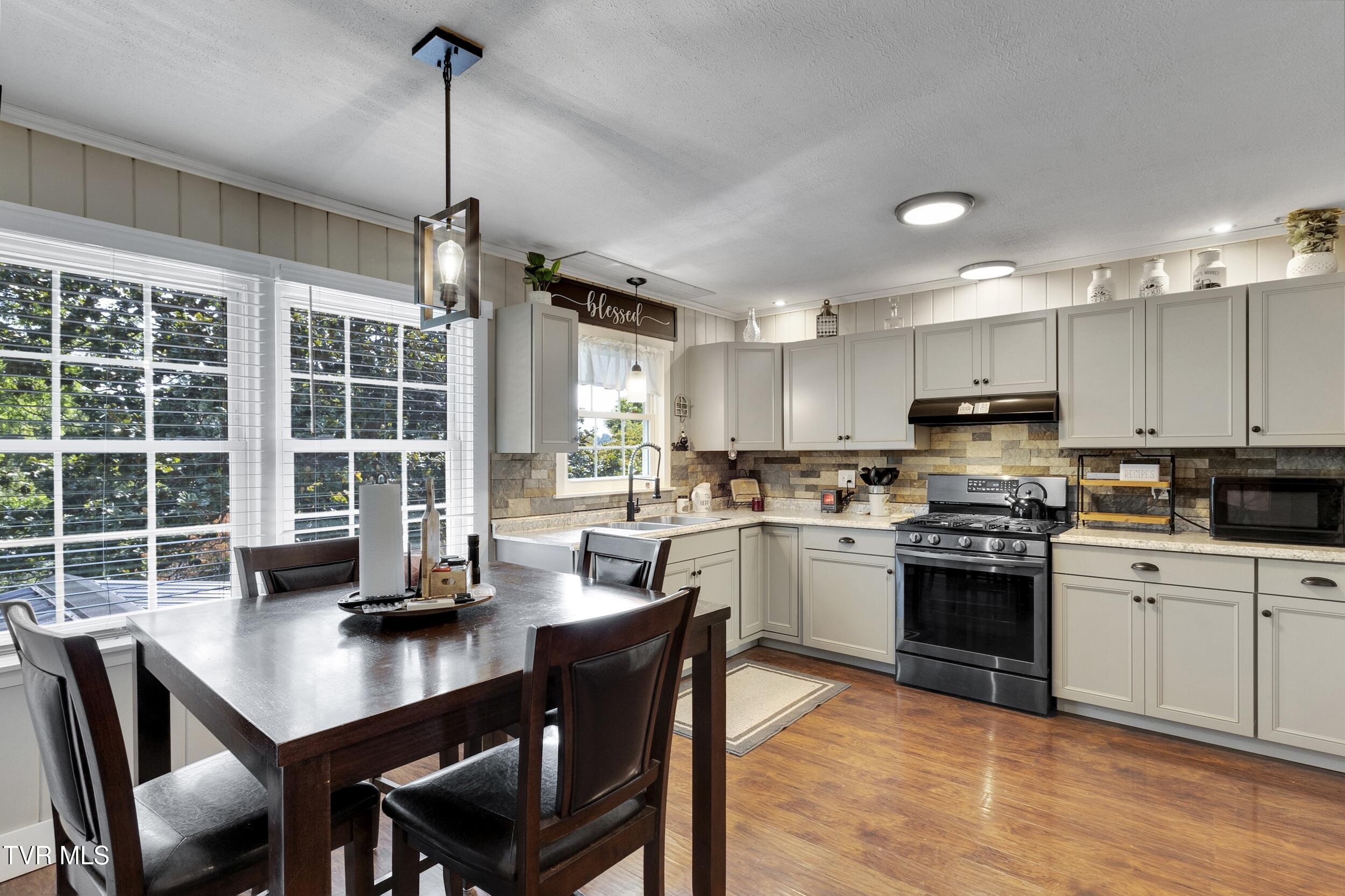 330 Clover Lane, Bristol, Virginia image 15