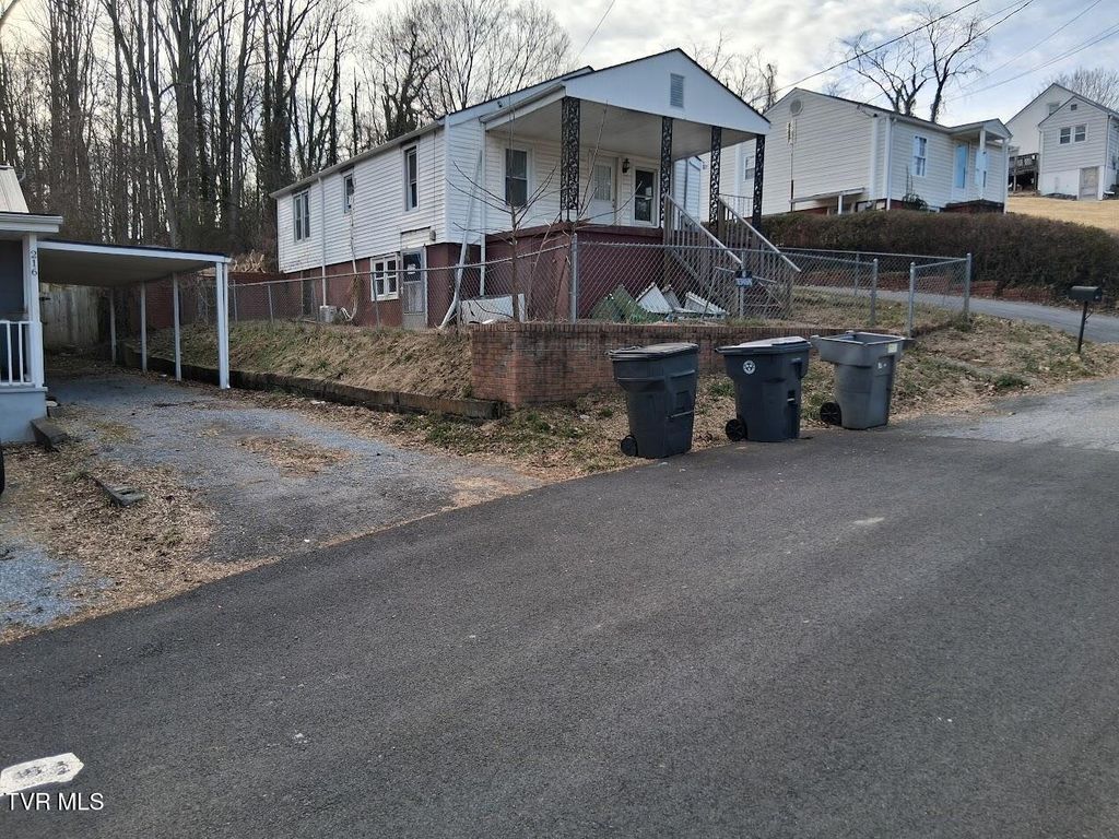 Photo of 214 Stafford Street, Bristol, TN 37620 (MLS # 9992694)