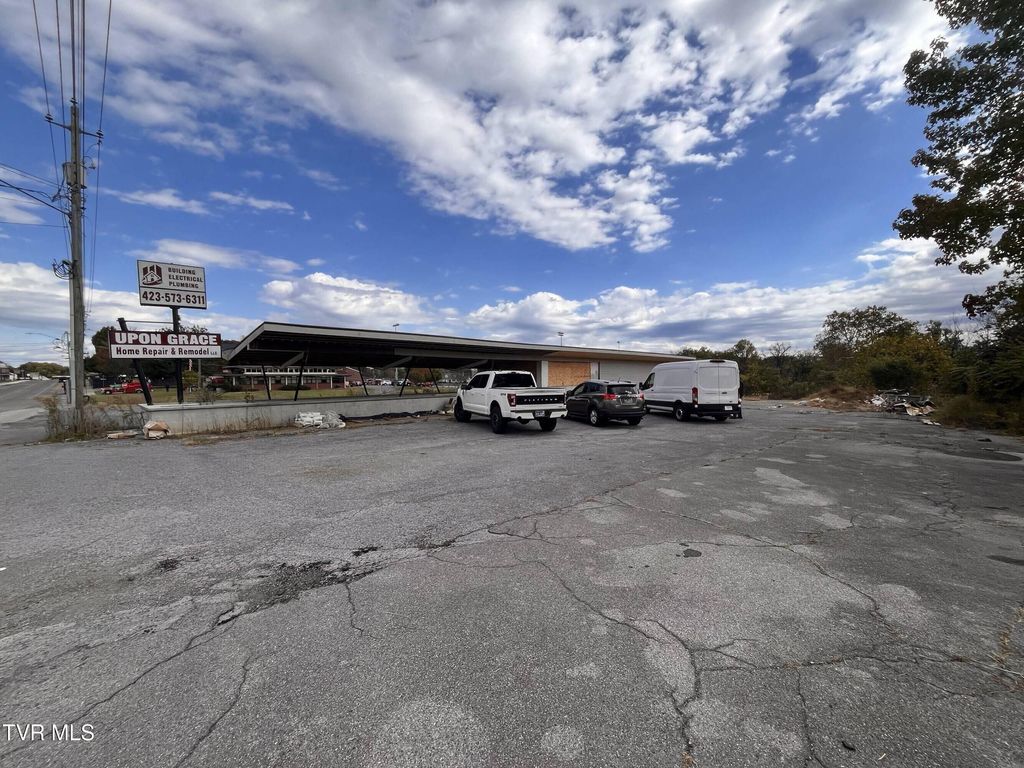 Photo of 227 Bluff City Highway Highway, Bristol, TN 37620 (MLS # 9989309)