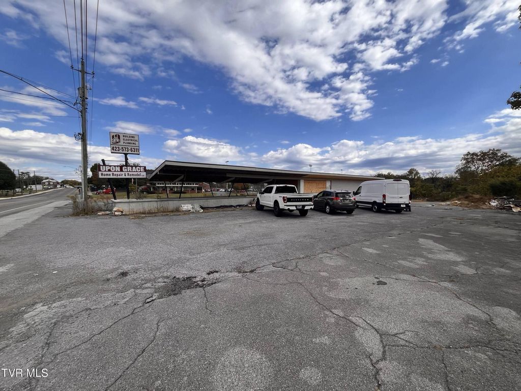 Photo of 227 Bluff City Highway Highway, Bristol, TN 37620 (MLS # 9989309)