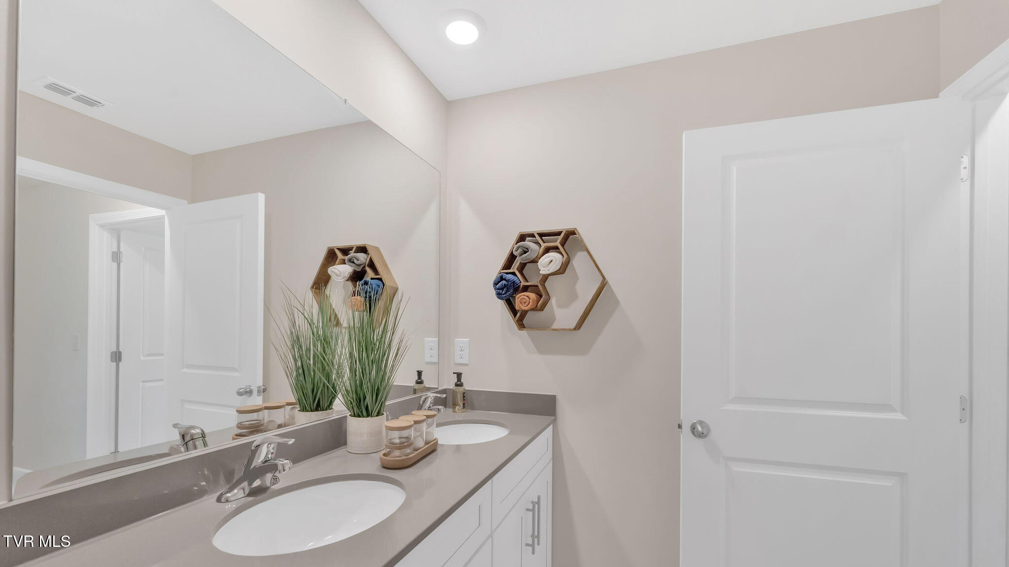 1819 Fox Meadows Circle, Bluff City, Tennessee image 31