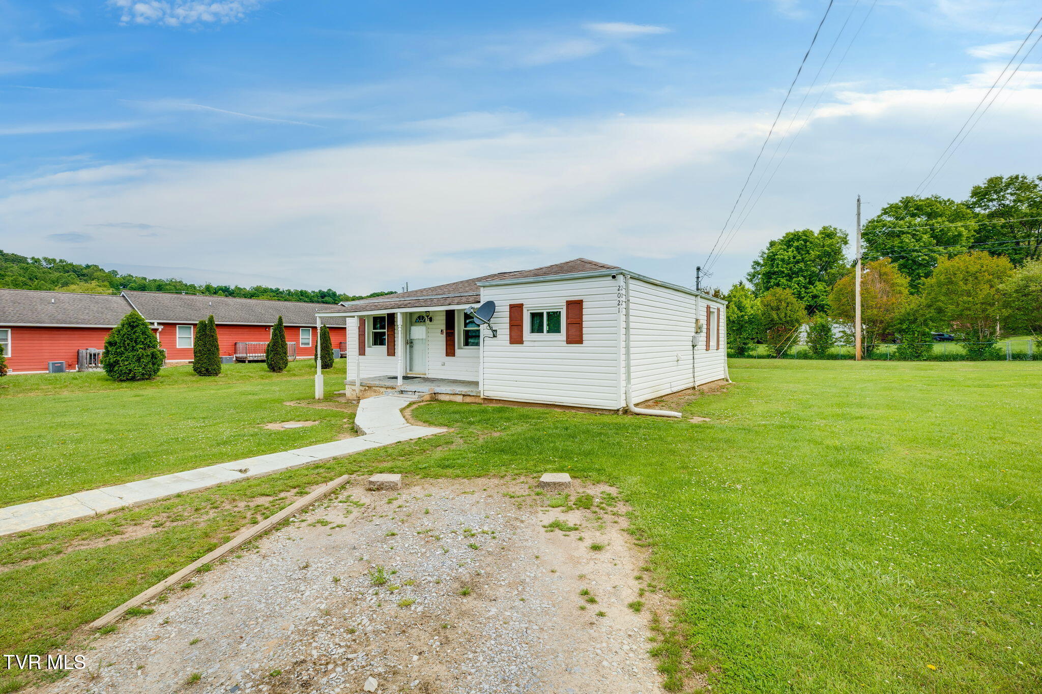 2021 Katelyn Drive Drive, Elizabethton, Tennessee image 2