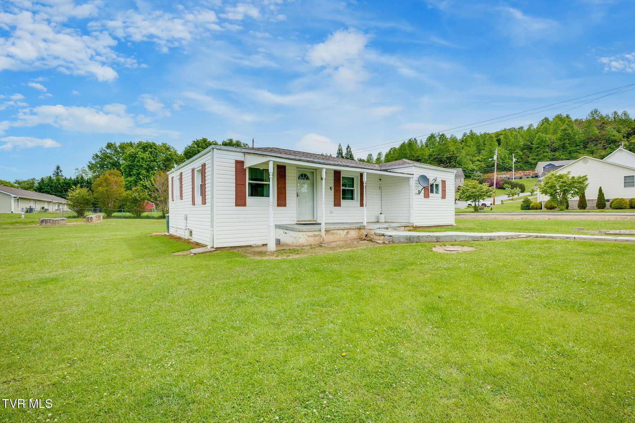 2021 Katelyn Drive Drive, Elizabethton, Tennessee image 3