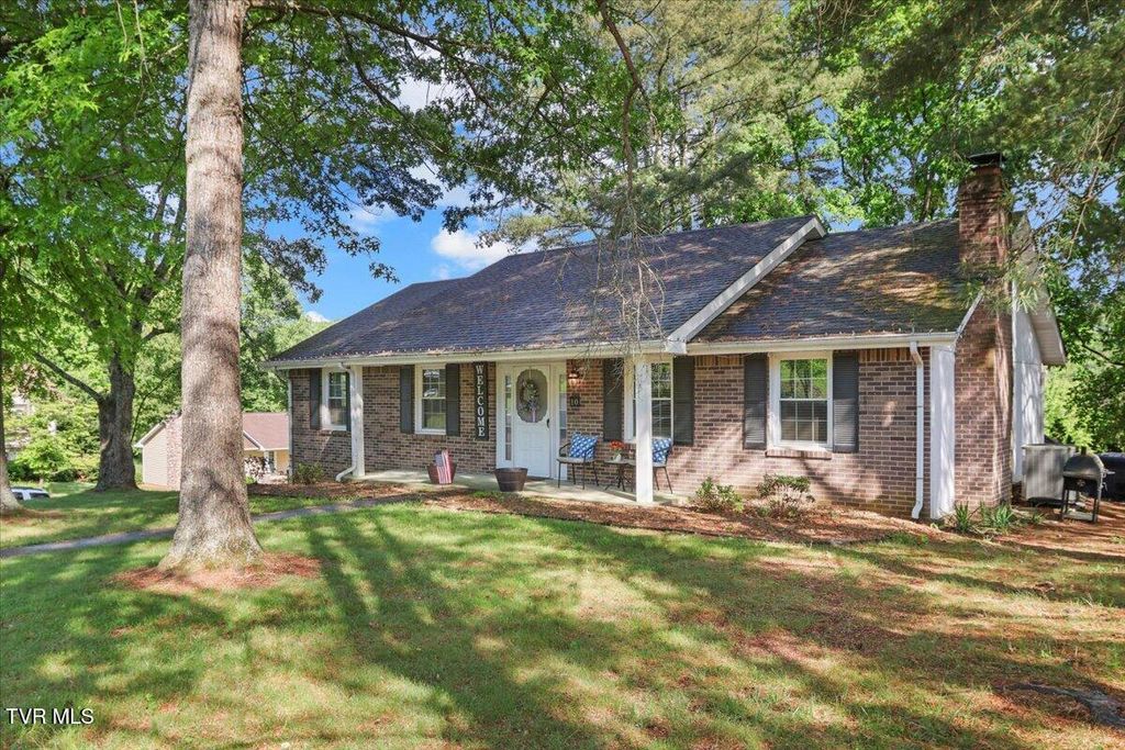 Photo of 10 Saint Albans Circle, Bristol, TN 37620 (MLS # 9995362)