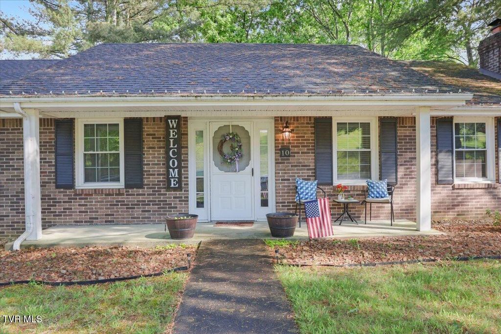 Photo of 10 Saint Albans Circle, Bristol, TN 37620 (MLS # 9995362)