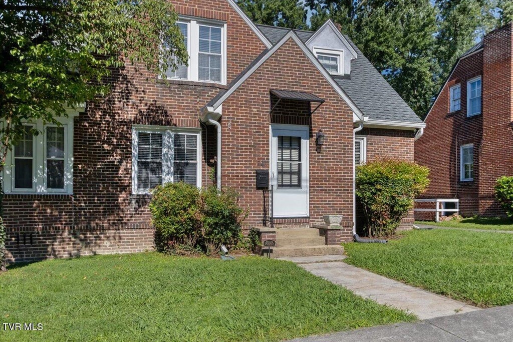 Photo of 721 Holston Street, Kingsport, TN 37660 (MLS # 9998976)