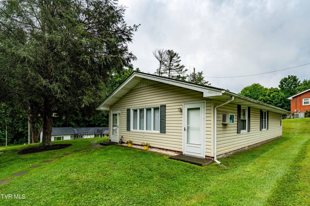 Photo of 119 Woodland Drive, Jonesborough, TN 37659 (MLS # 10001924)