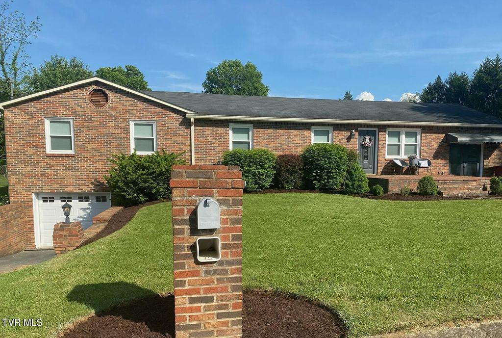 Photo of 500 Sunnyvale Drive, Johnson City, TN 37601 (MLS # 9991368)