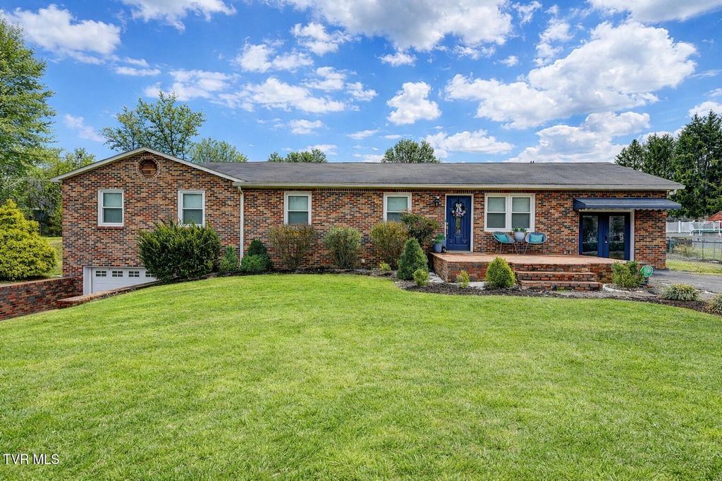 Photo of 500 Sunnyvale Drive, Johnson City, TN 37601 (MLS # 9991368)