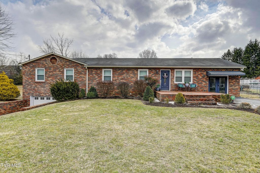 Photo of 500 Sunnyvale Drive, Johnson City, TN 37601 (MLS # 9991368)