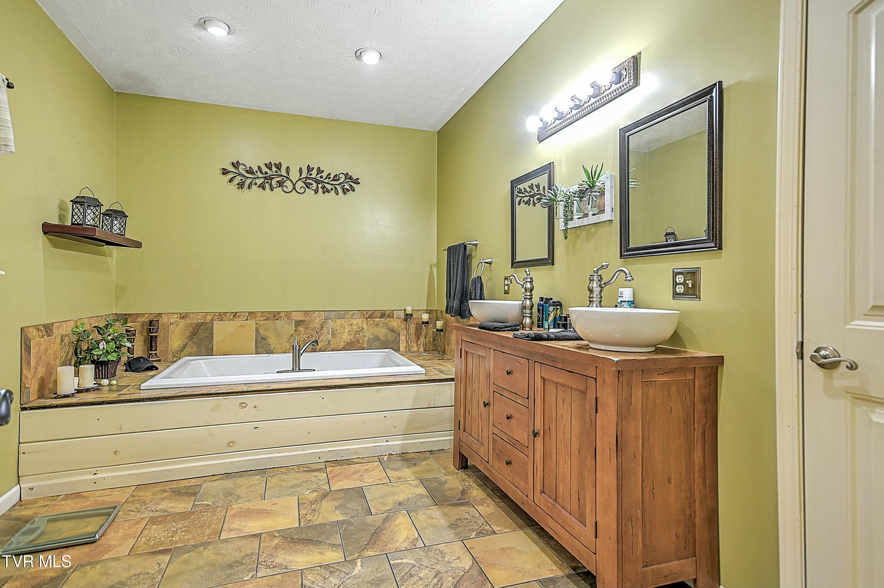 17516 Donegal Drive, Abingdon, Virginia image 16
