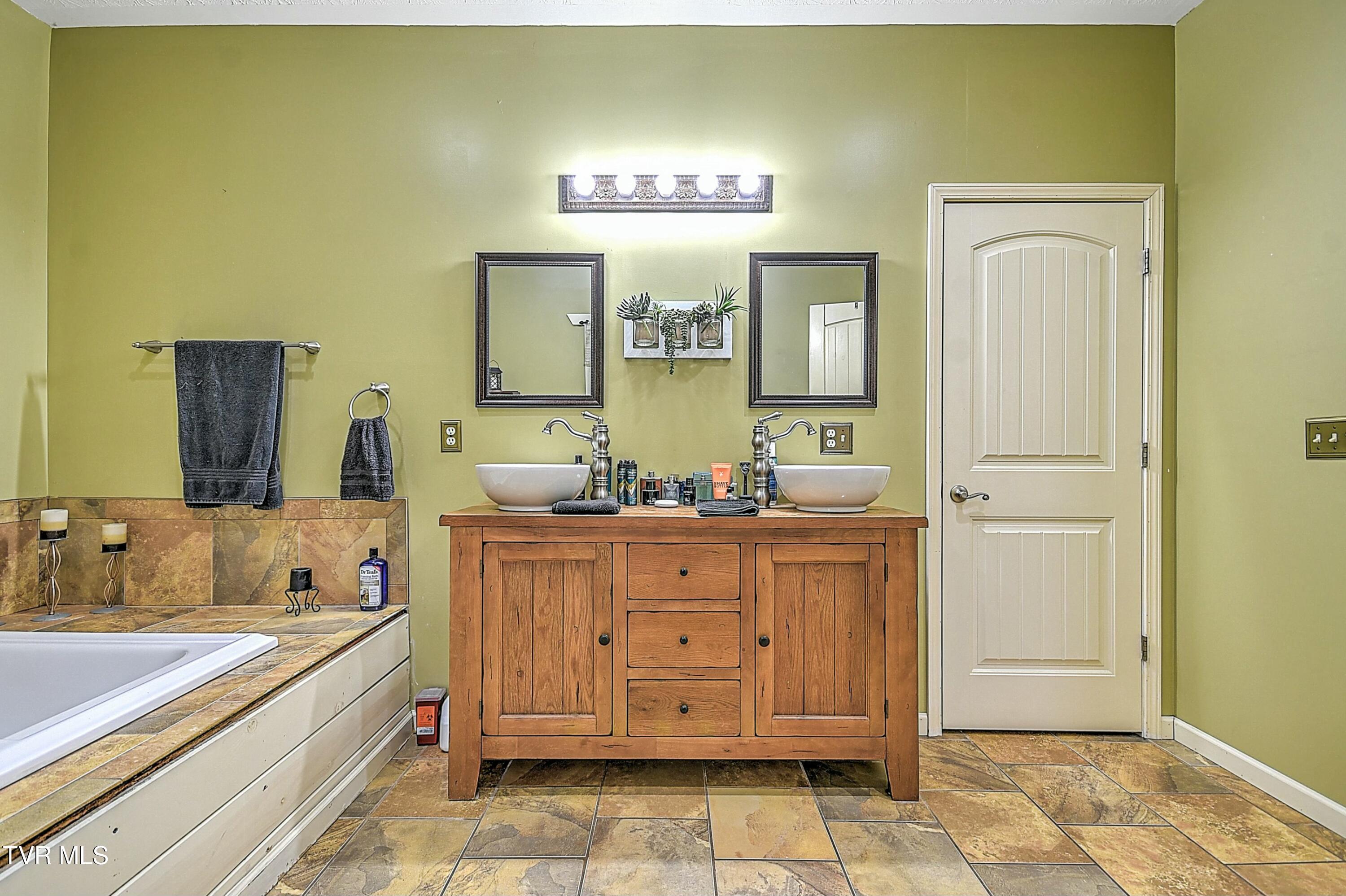 17516 Donegal Drive, Abingdon, Virginia image 17