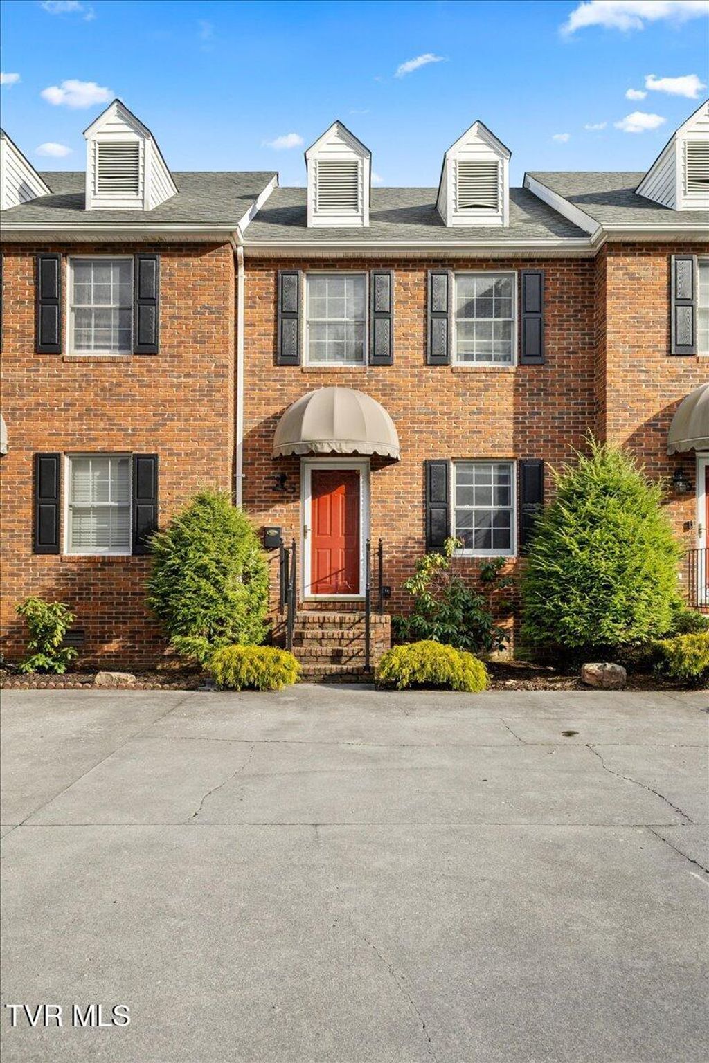 Photo of 461 Eastley Court #Apt 5, Kingsport, TN 37660 (MLS # 9992040)