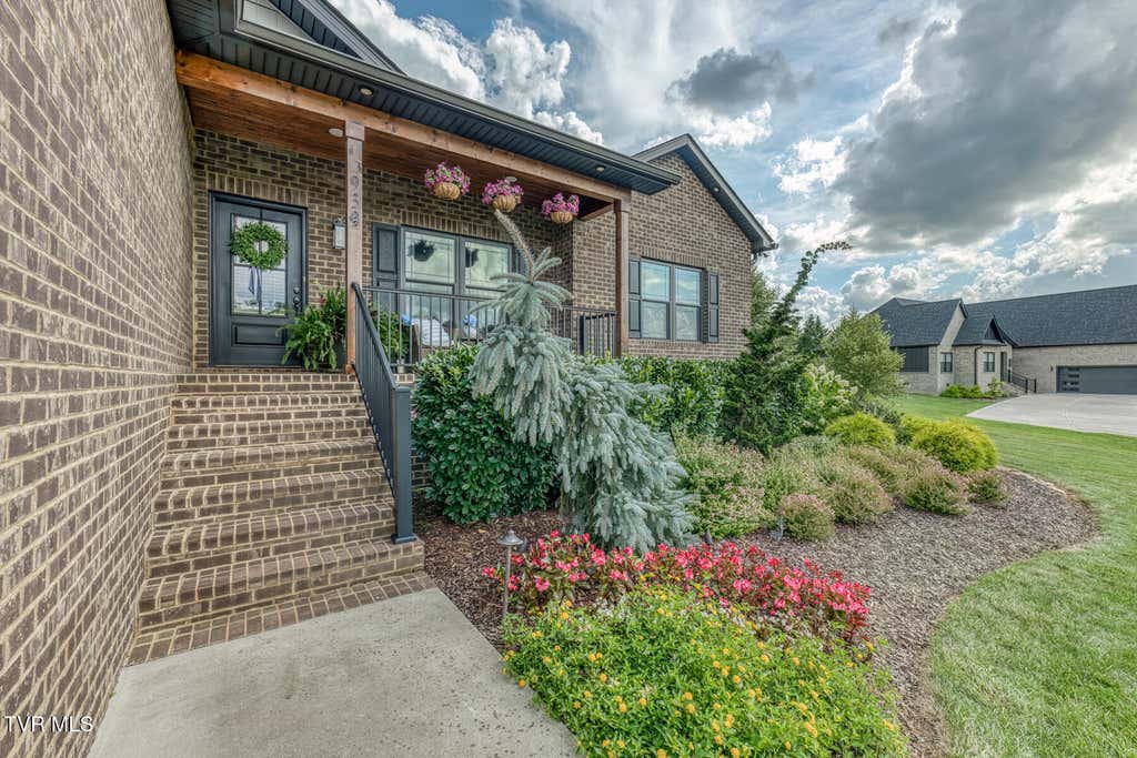 Photo of 939 Pickens Bridge Road, Piney Flats, TN 37686 (MLS # 9999392)
