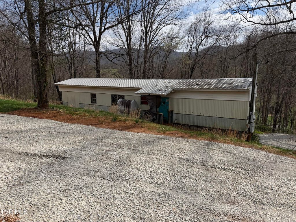 Photo of 328 Drifter Lane, Elizabethton, TN 37643 (MLS # 9994920)