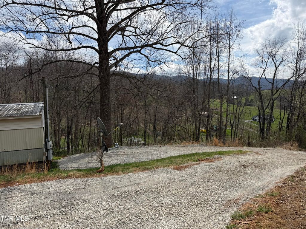 Photo of 328 Drifter Lane, Elizabethton, TN 37643 (MLS # 9994920)
