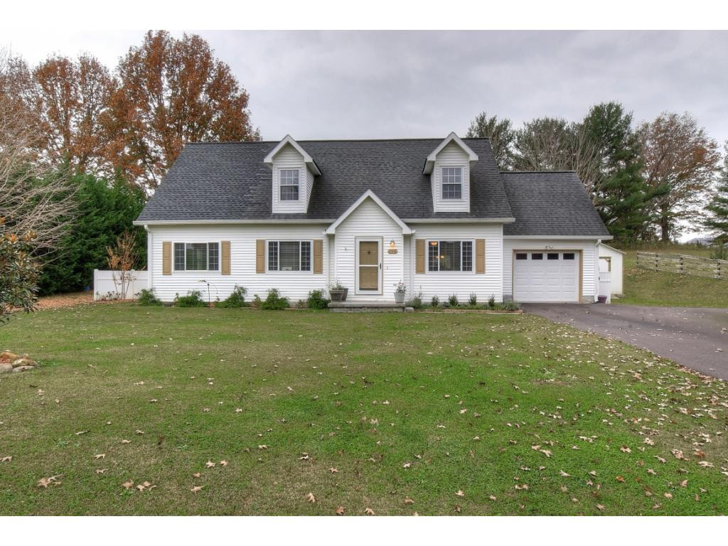 Photo 1 of 36 — 110 Oakwood Lane, Erwin, TN 37650