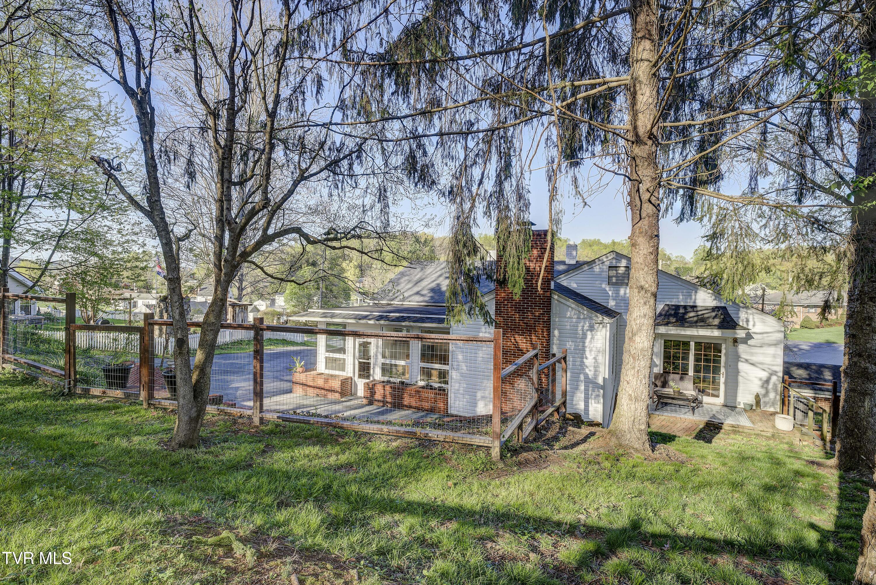 607 Carter Boulevard, Elizabethton, Tennessee image 4
