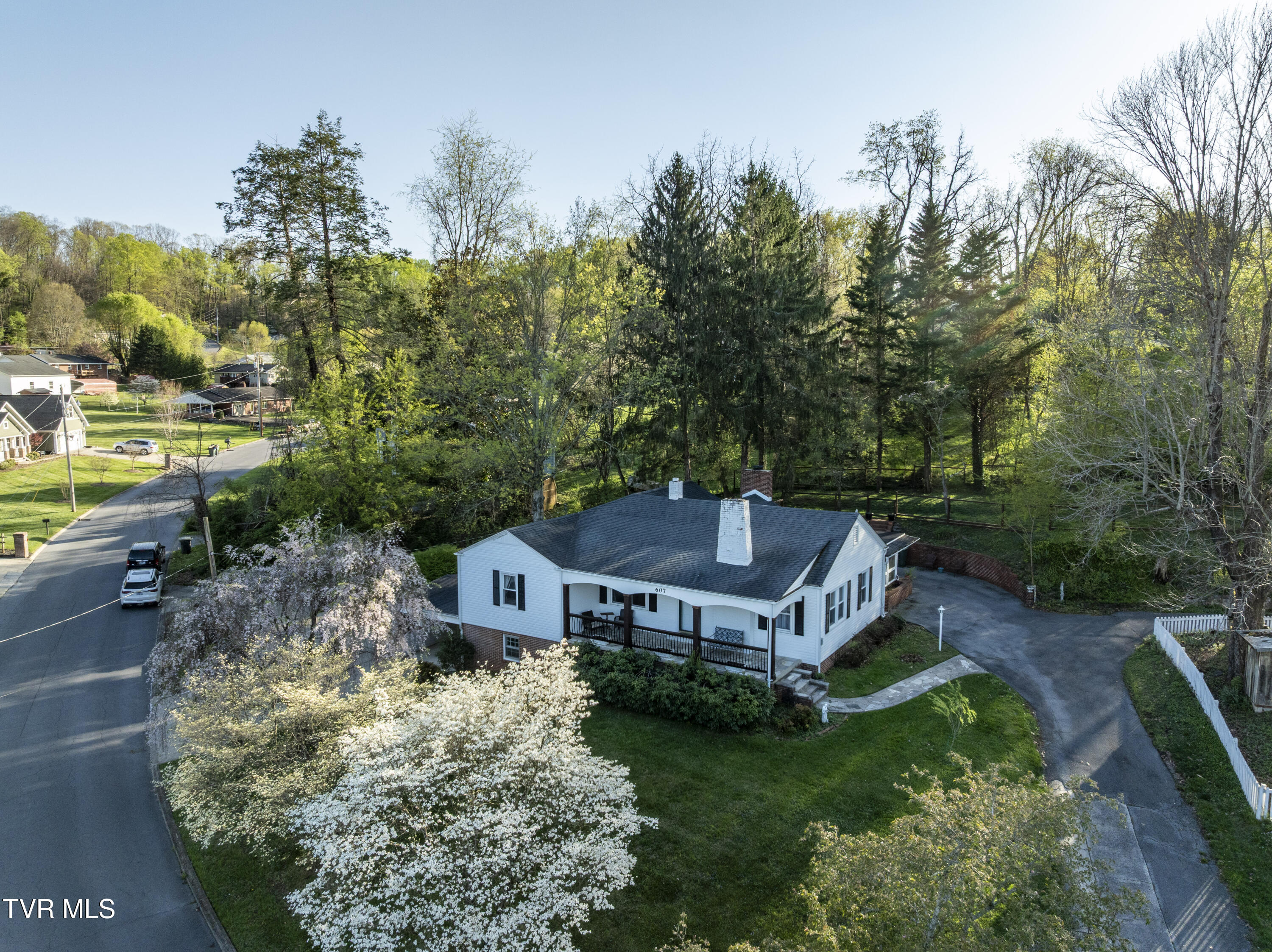 607 Carter Boulevard, Elizabethton, Tennessee image 1