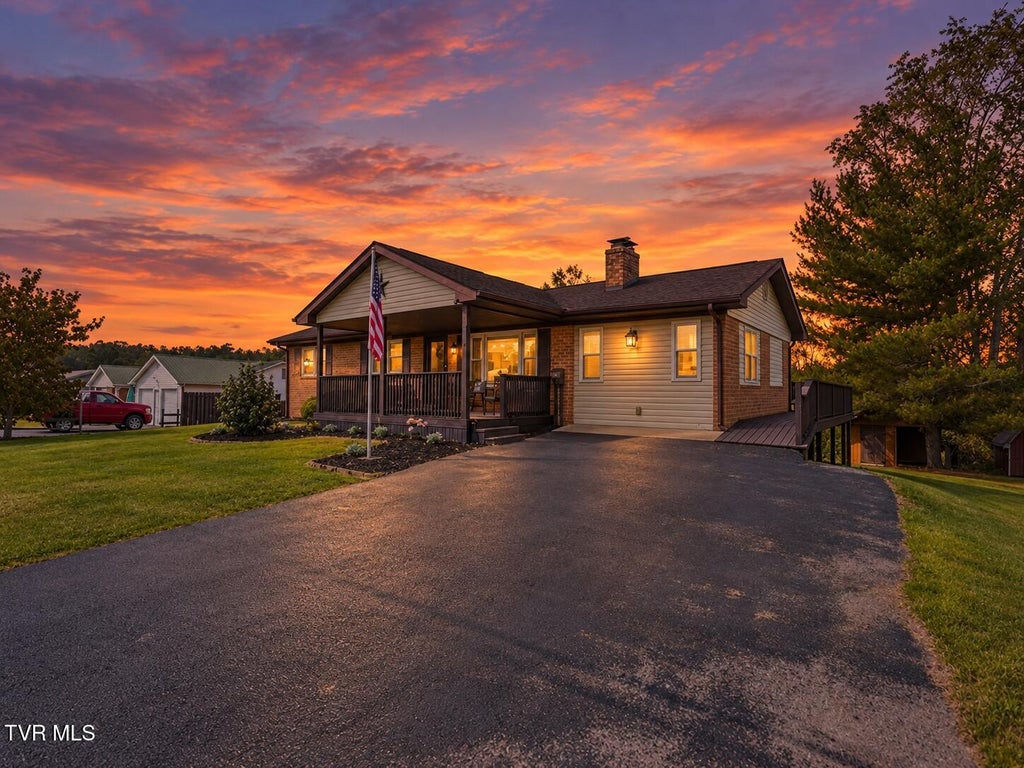 Photo of 24112 Crimson Drive, Bristol, VA 24202 (MLS # 10001971)