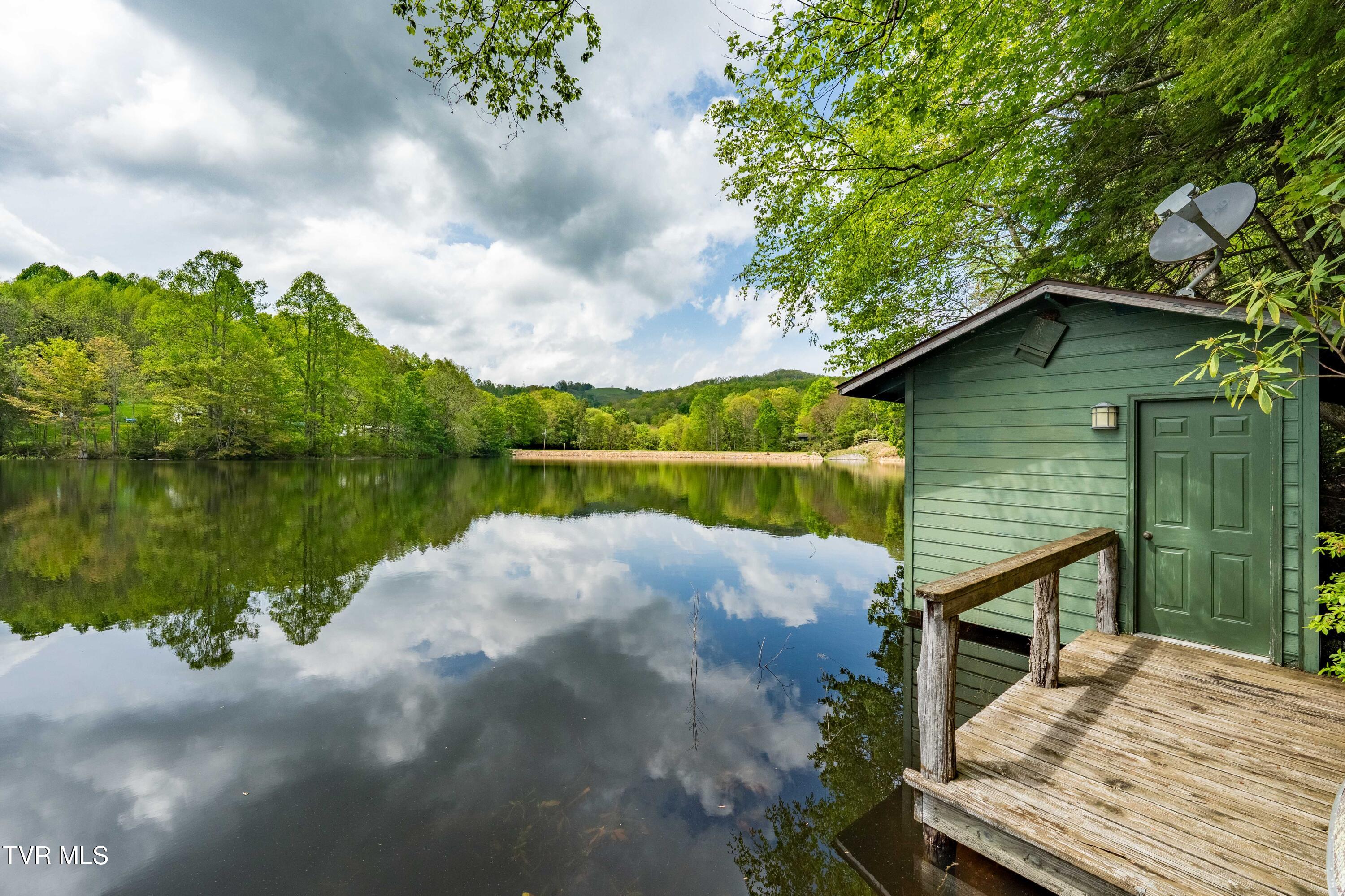 150 Ripshin Lake Road, Roan Mountain, Tennessee image 1