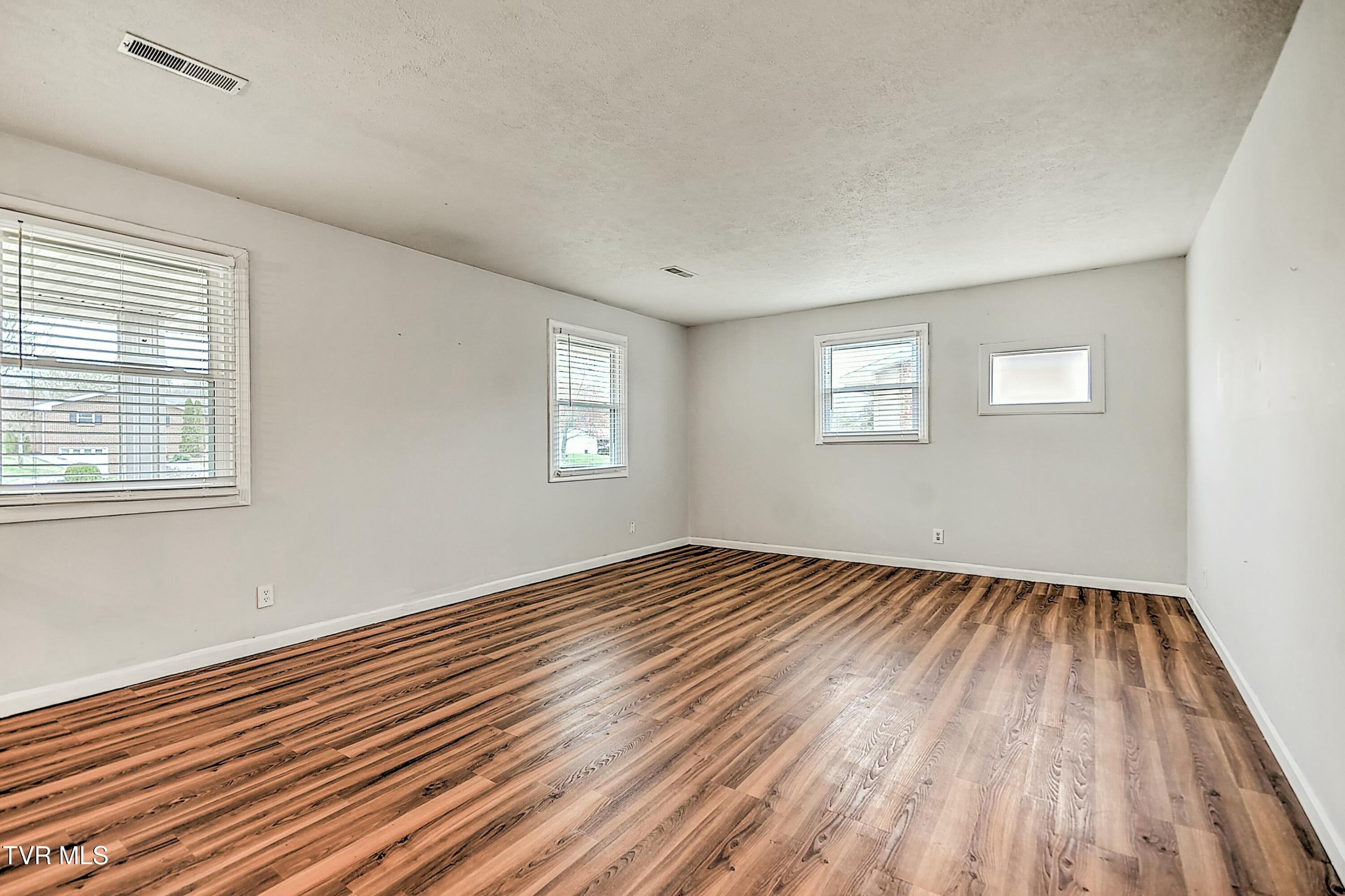 518 Spruce St Street, Mount Carmel, Tennessee image 8