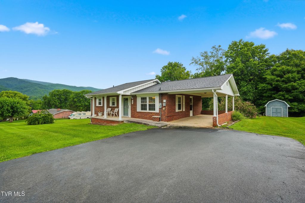 Photo of 135 Unaka Subdivision Road, Elizabethton, TN 37643 (MLS # 9998254)