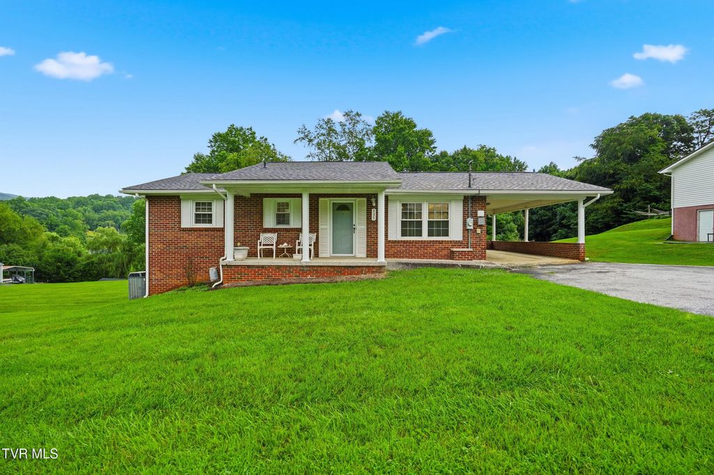 Photo of 135 Unaka Subdivision Road, Elizabethton, TN 37643 (MLS # 9998254)