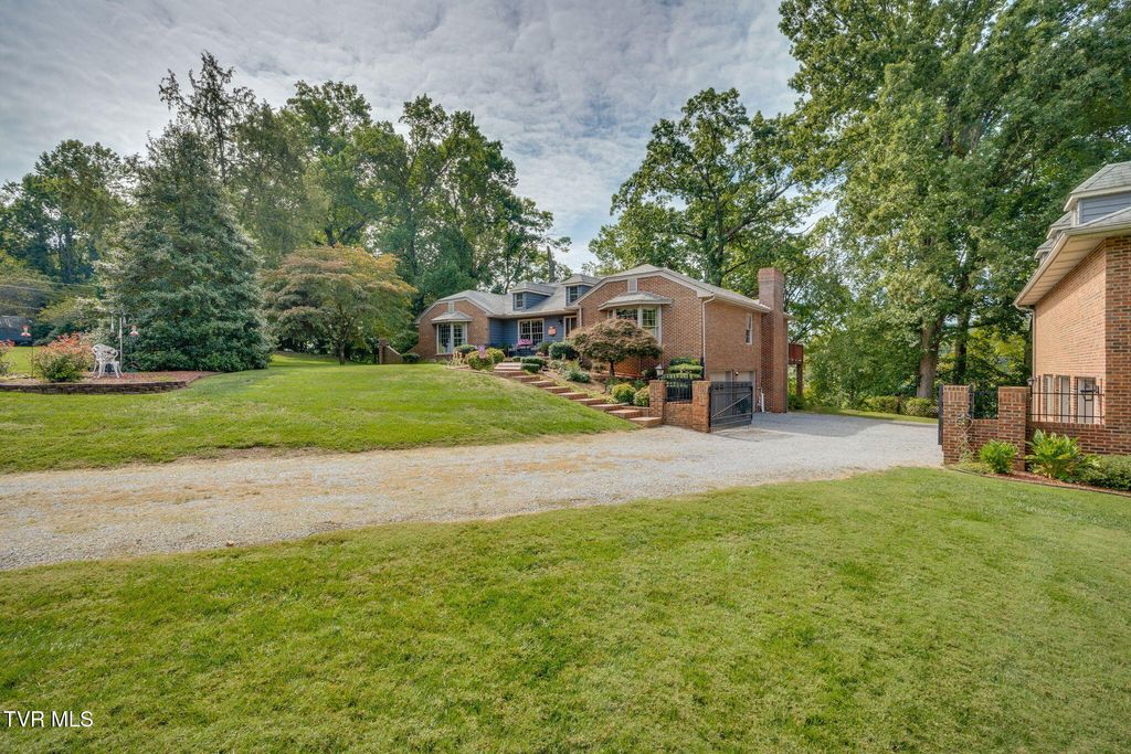 Photo of 137 River Road, Johnson City, TN 37601 (MLS # 9988490)