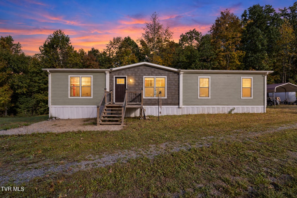 Photo of 204 Renfro Road, Elizabethton, TN 37643 (MLS # 10002215)