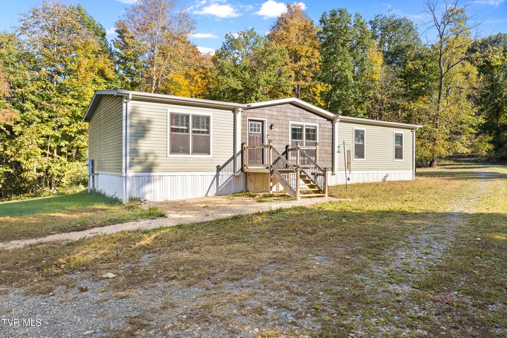 Photo of 204 Renfro Road, Elizabethton, TN 37643 (MLS # 10002215)