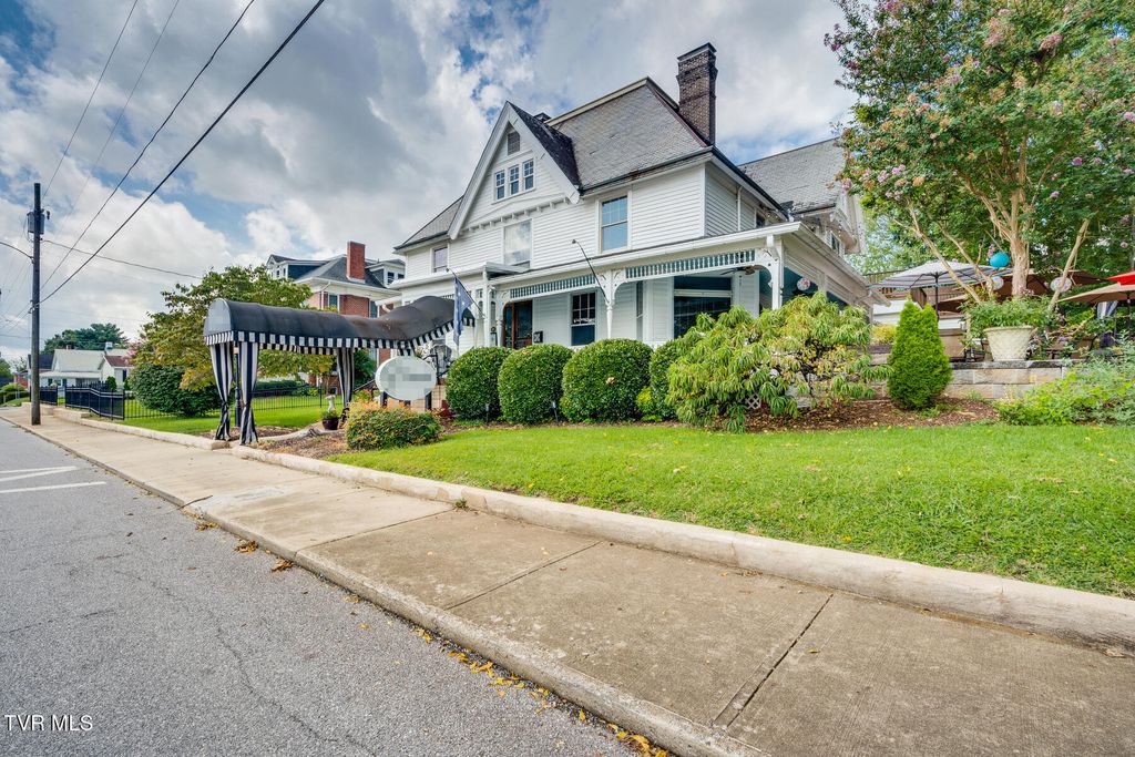 Photo of 412 6th Street, Bristol, TN 37620 (MLS # 9987493)