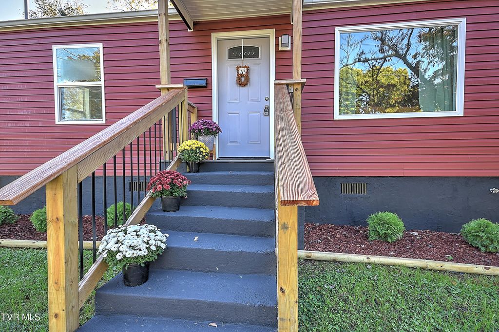 Photo of 2228 Bay Street, Bristol, TN 37620 (MLS # 9987204)