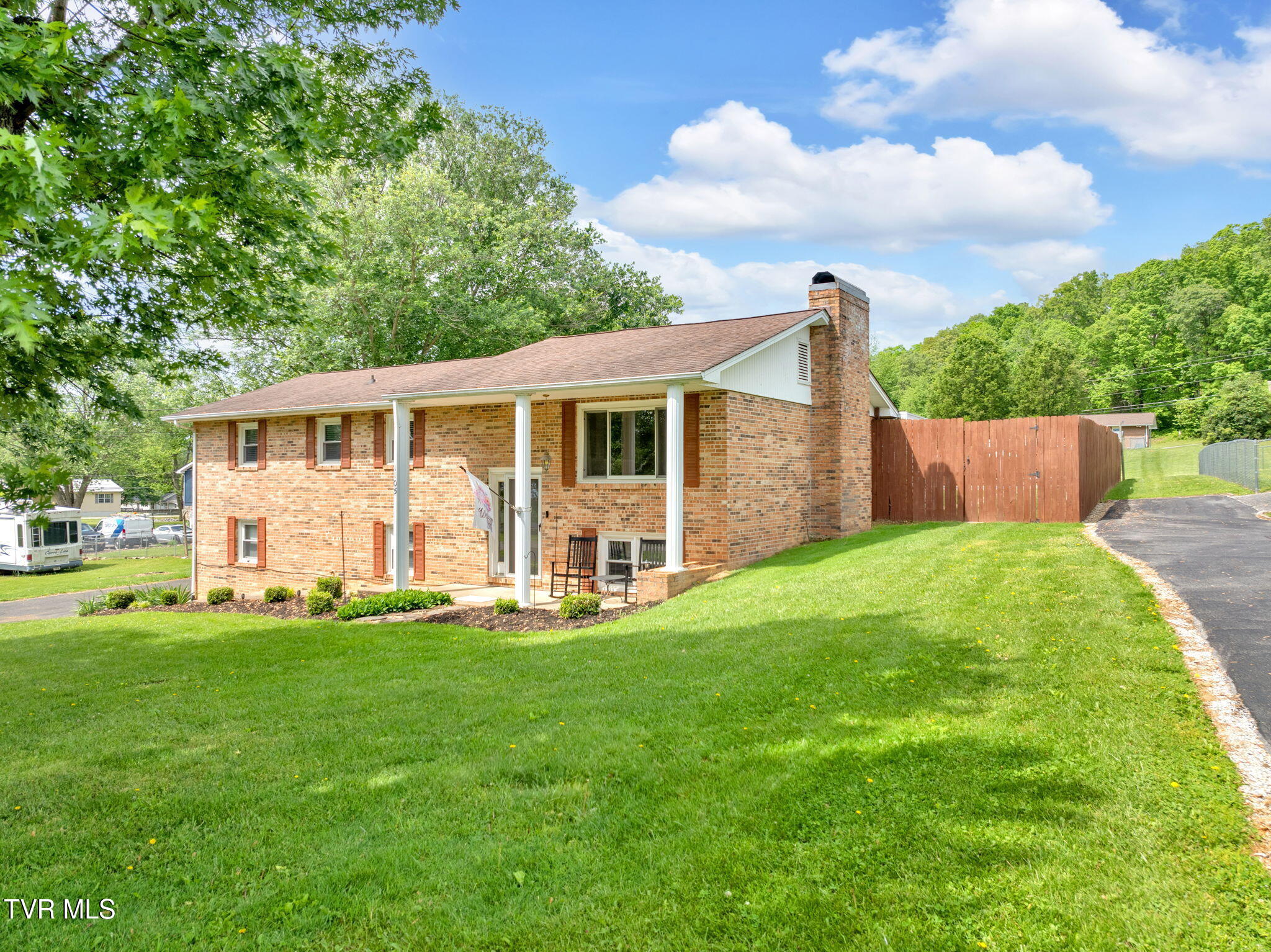 1105 Greenlee Drive, Jonesborough, Tennessee image 1