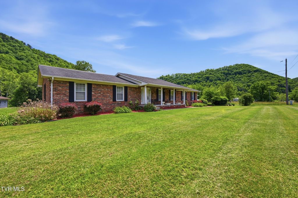 Photo of 121 Hope Drive, Gate City, VA 24251 (MLS # 9995587)