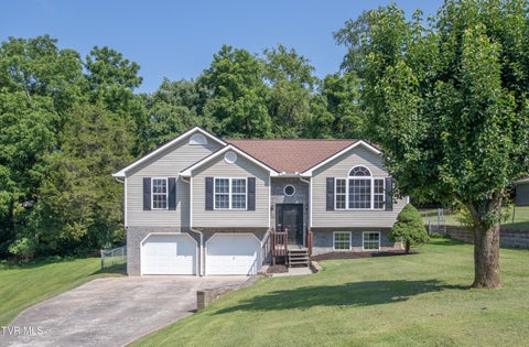 Homes For Sale - 226 Post Oak Drive<br/> Kingsport, TN 37663