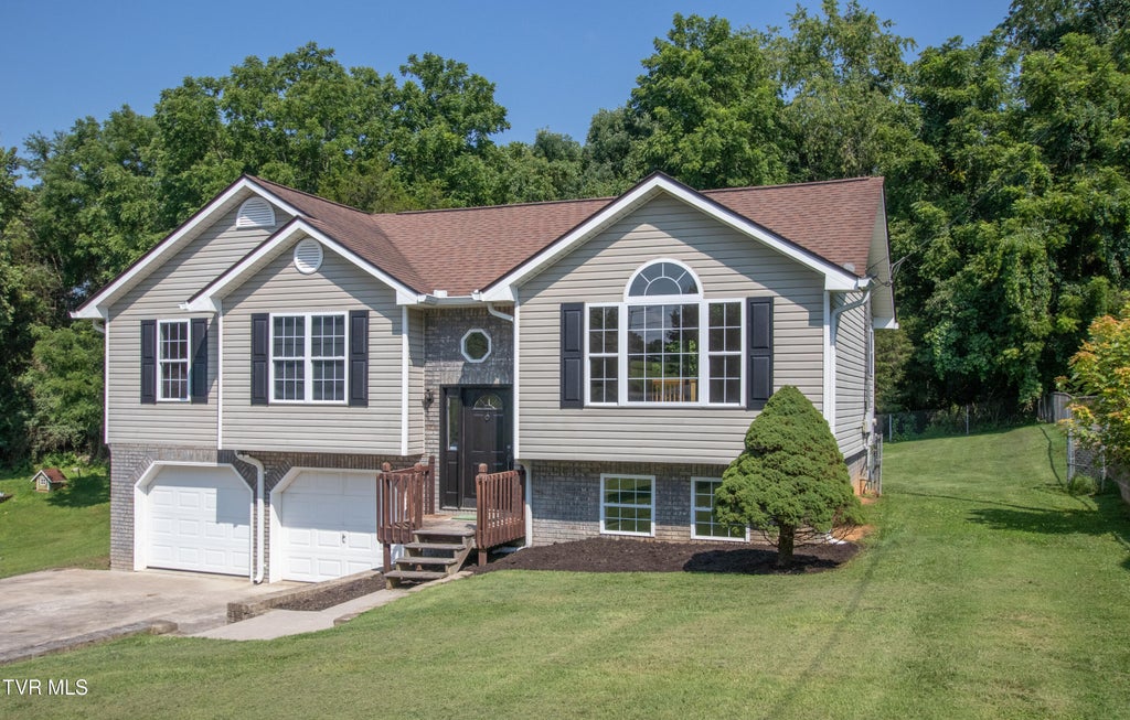 Photo of 226 Post Oak Drive, Kingsport, TN 37663 (MLS # 9998409)