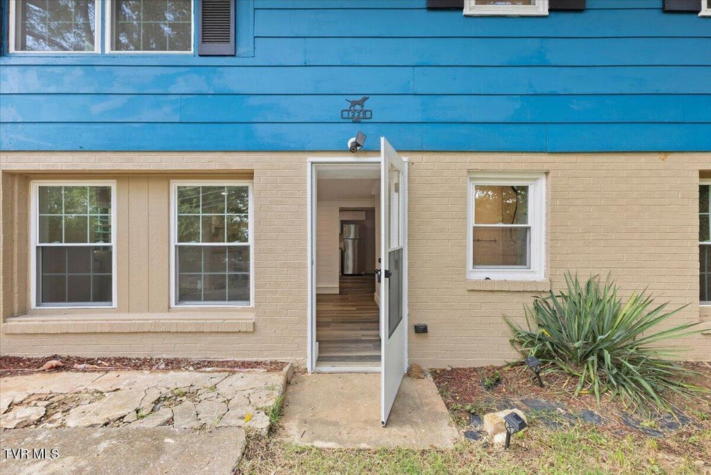Photo of 1229 Ridgecrest Avenue, Kingsport, TN 37660 (MLS # 9999917)