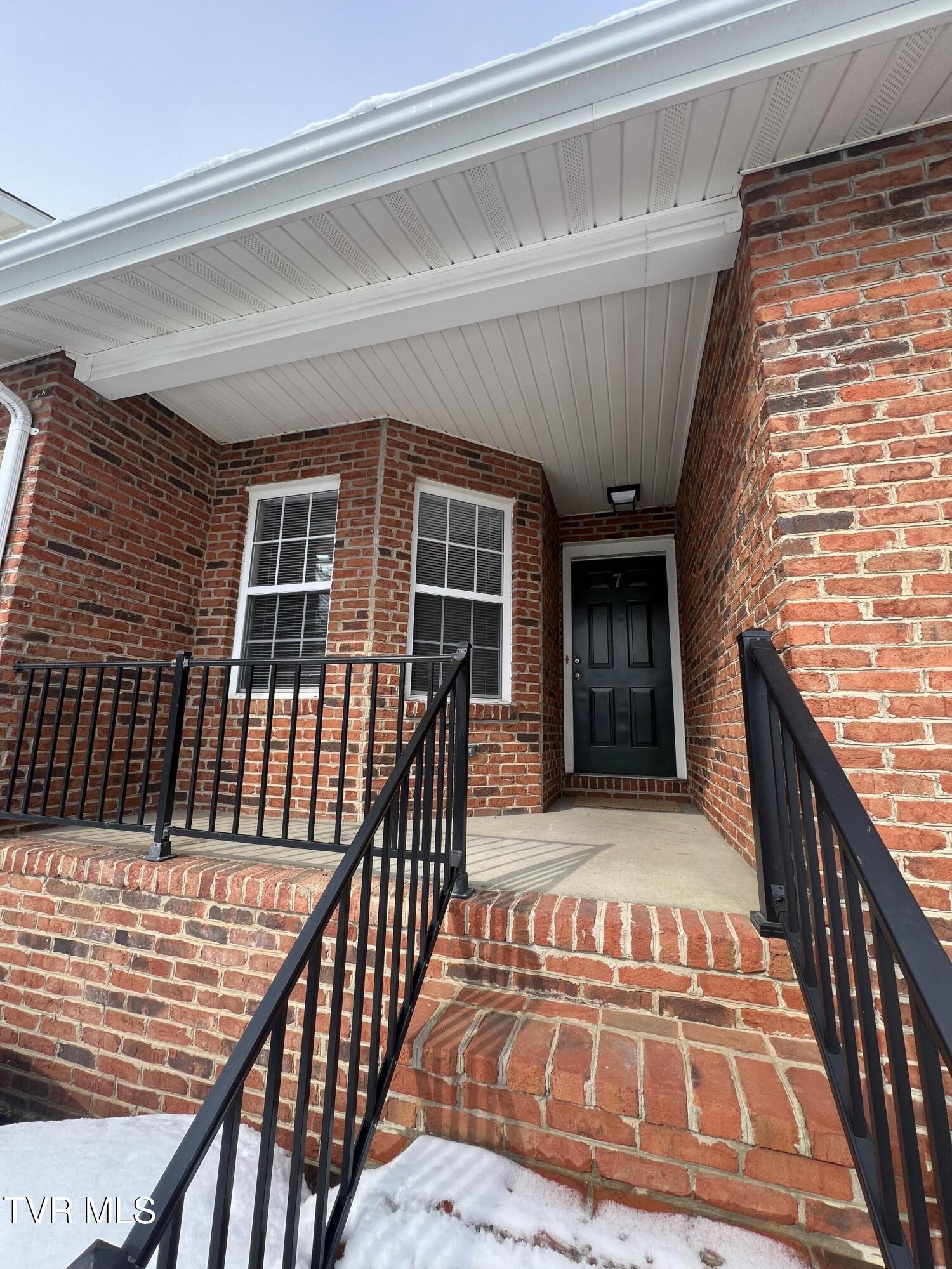 423 Fairgrounds Road 7