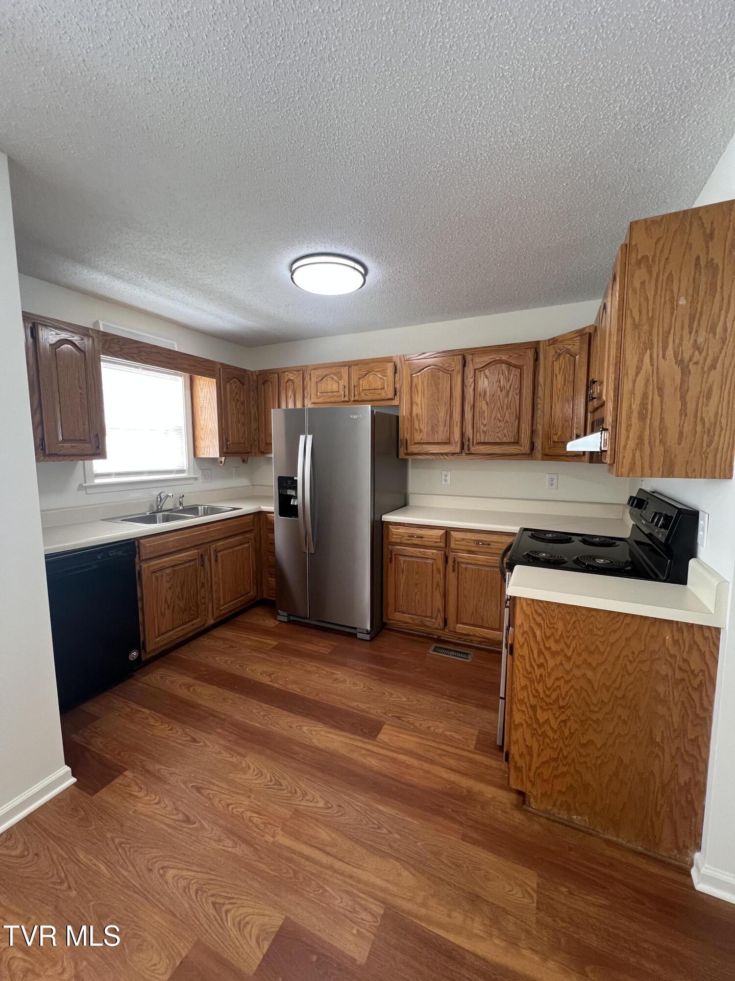 423 Fairgrounds Road 7