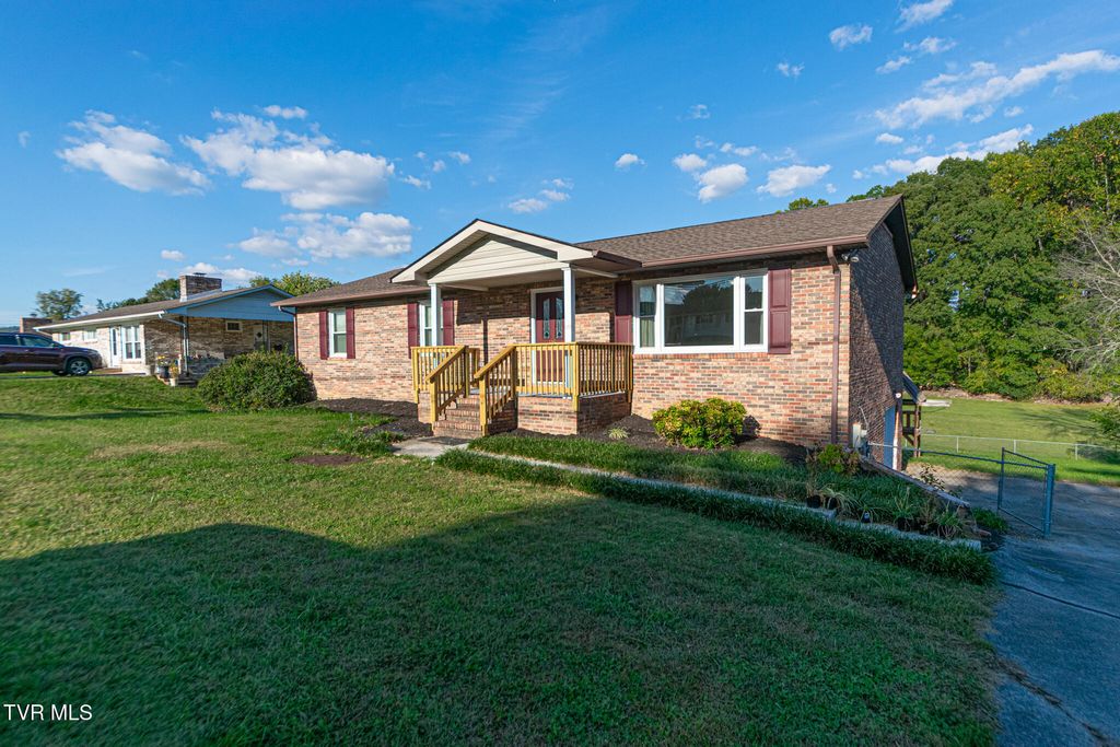 Photo of 416 Valley View Circle, Kingsport, TN 37664 (MLS # 9986655)