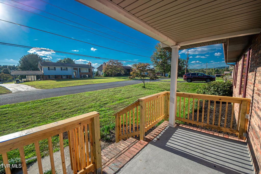 Photo of 416 Valley View Circle, Kingsport, TN 37664 (MLS # 9986655)