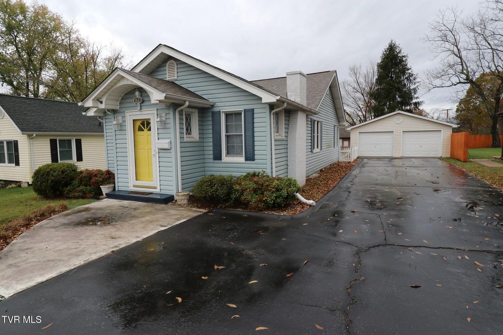 Photo of 1621 Woodside Drive, Kingsport, TN 37664 (MLS # 9992533)