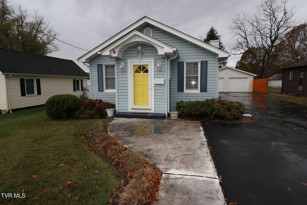 Photo of 1621 Woodside Drive, Kingsport, TN 37664 (MLS # 9992533)