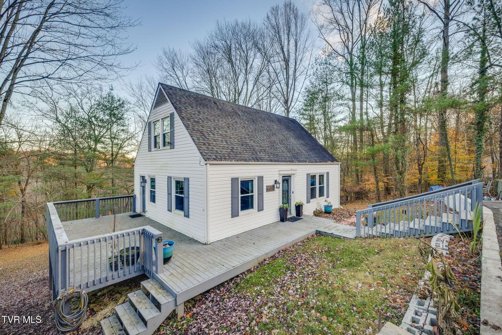 Photo of 4004 Lakeland Drive, Kingsport, TN 37664 (MLS # 9988253)