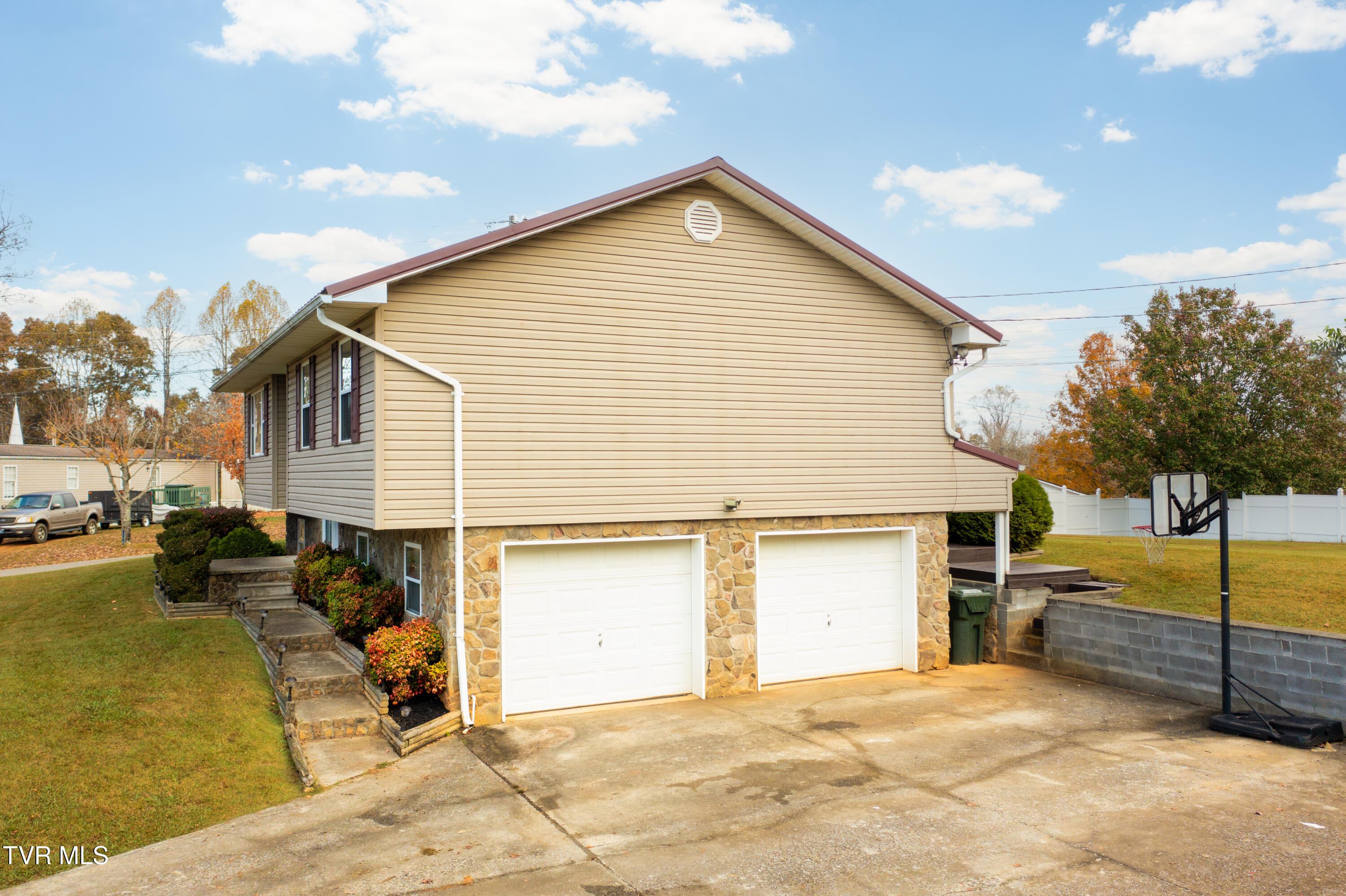 145 Linda Heights Lane, Fall Branch, Tennessee image 2