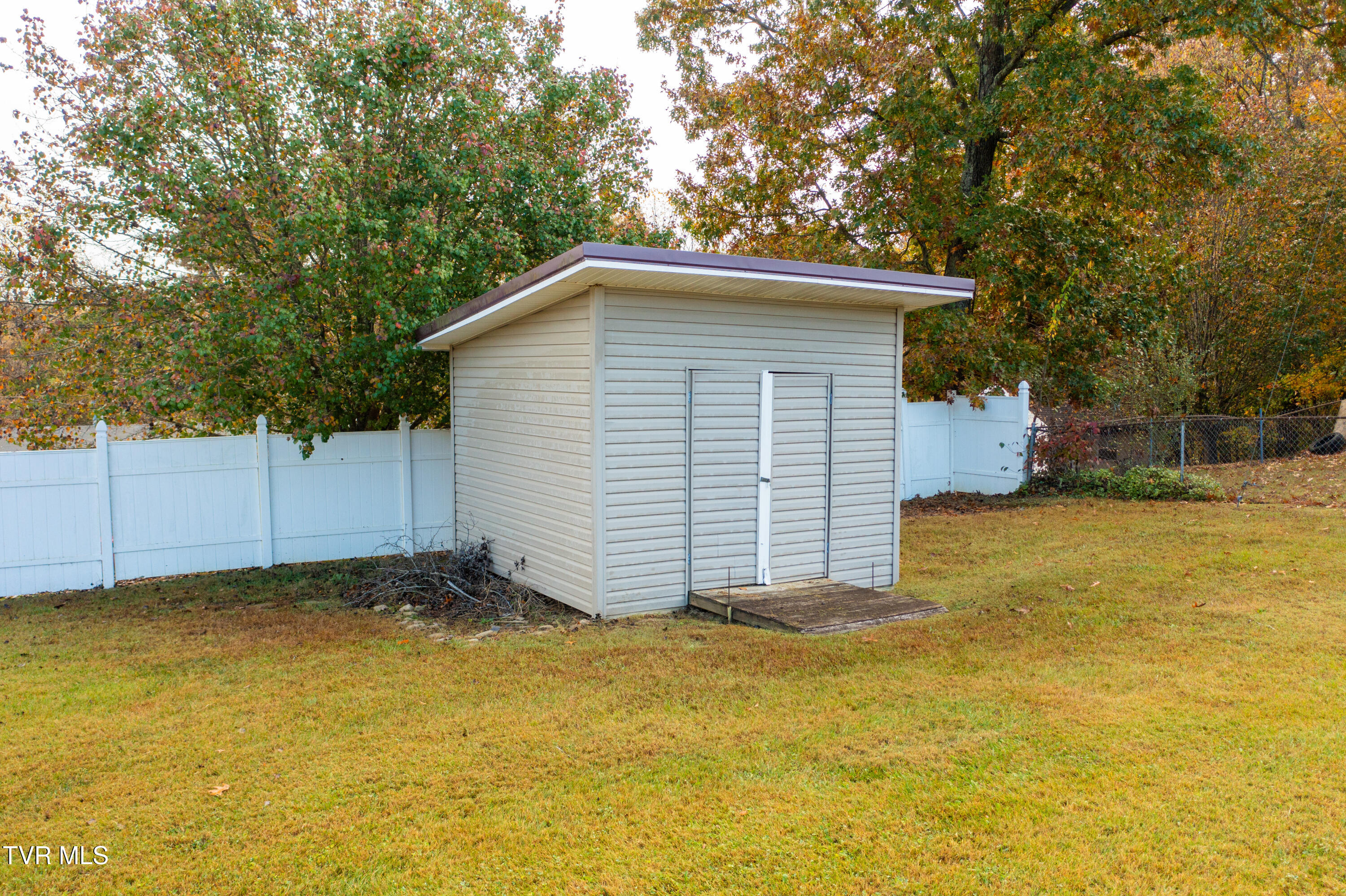 145 Linda Heights Lane, Fall Branch, Tennessee image 9