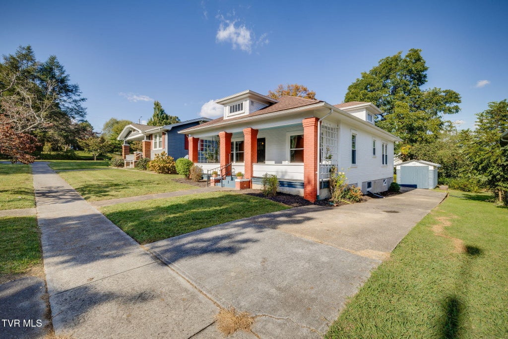 Photo of 618 Hillcrest Drive, Johnson City, TN 37604 (MLS # 10001916)